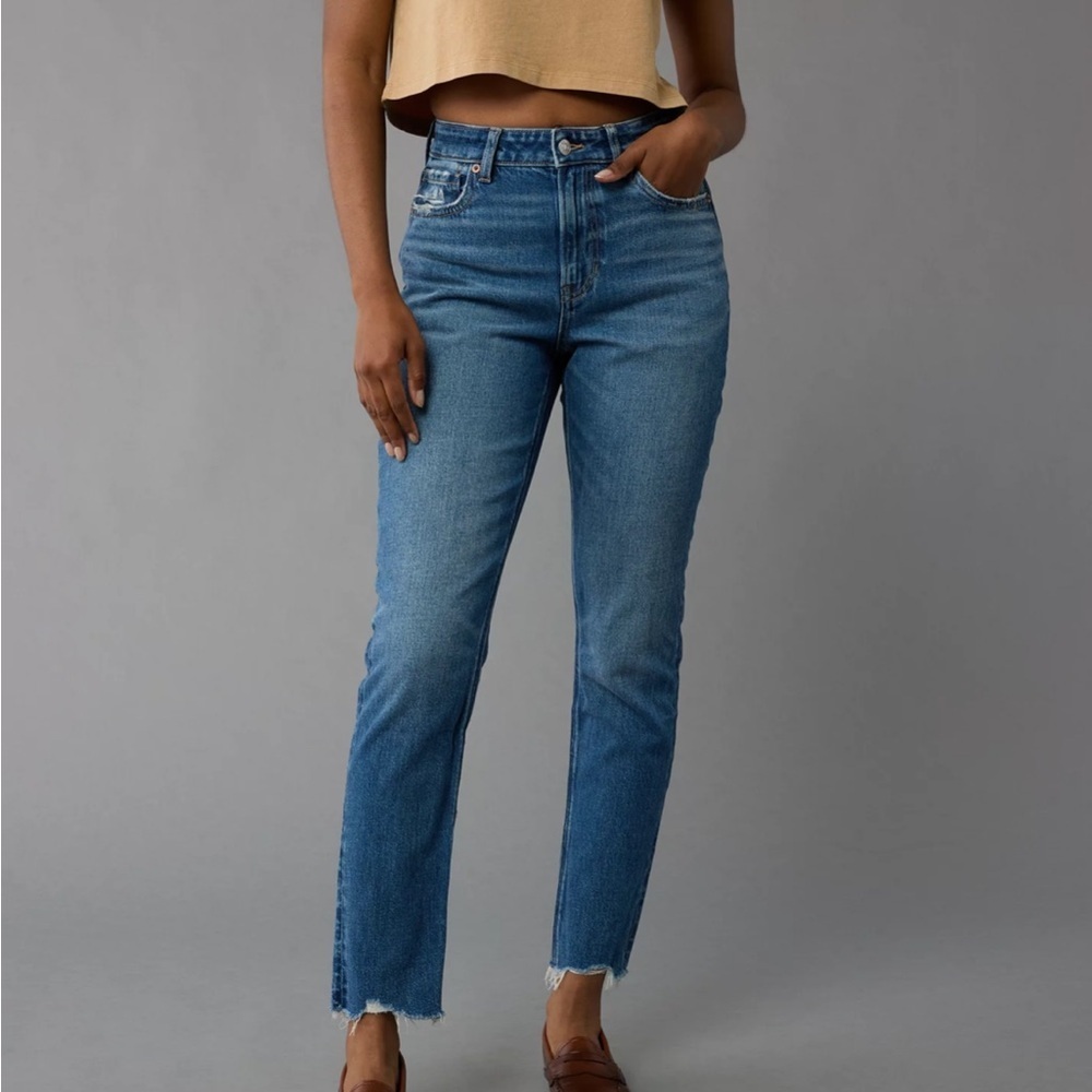 American Eagle Distressed Raw Hem Mom Jeans 00 Short